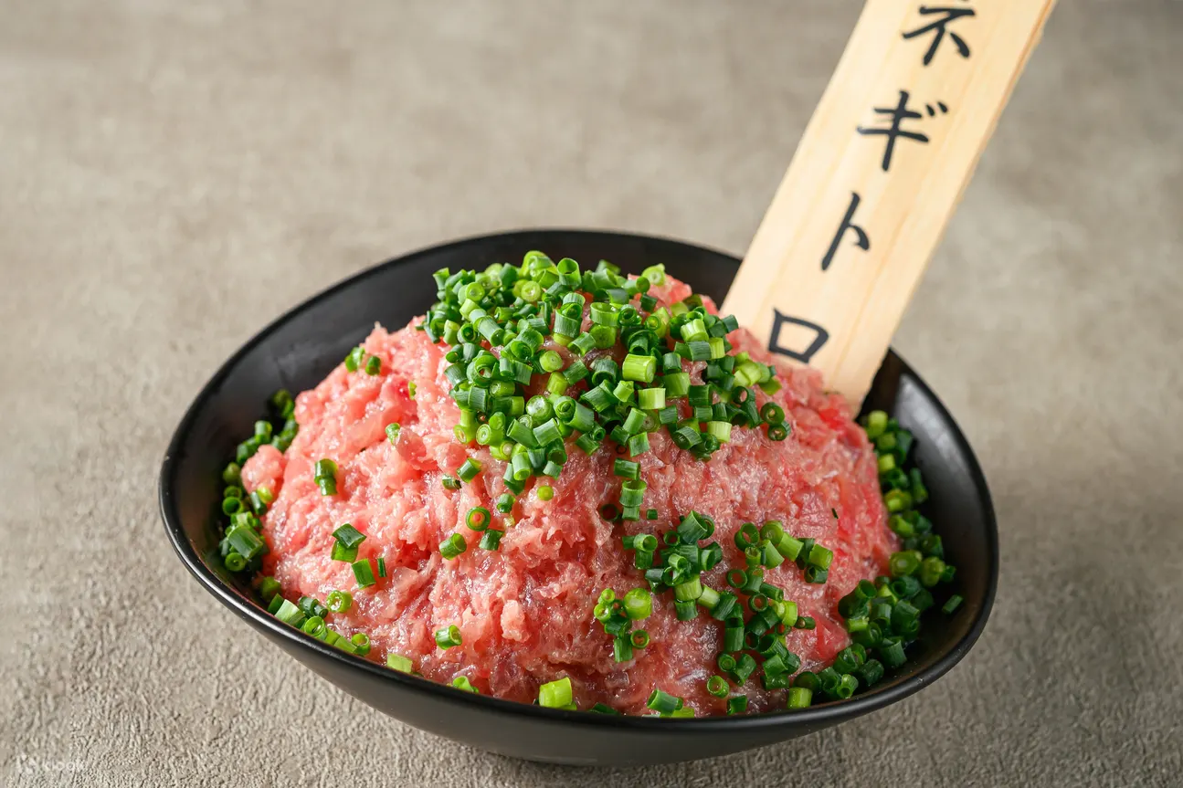 东京海鲜自助餐厅-Iroha，餐食及金枪鱼切片表演
