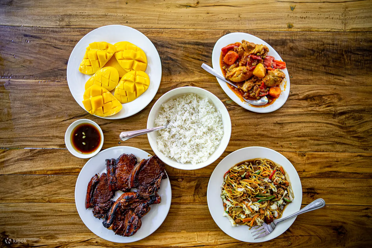 将提供丰盛的当地美食（包括水果和饮料）
