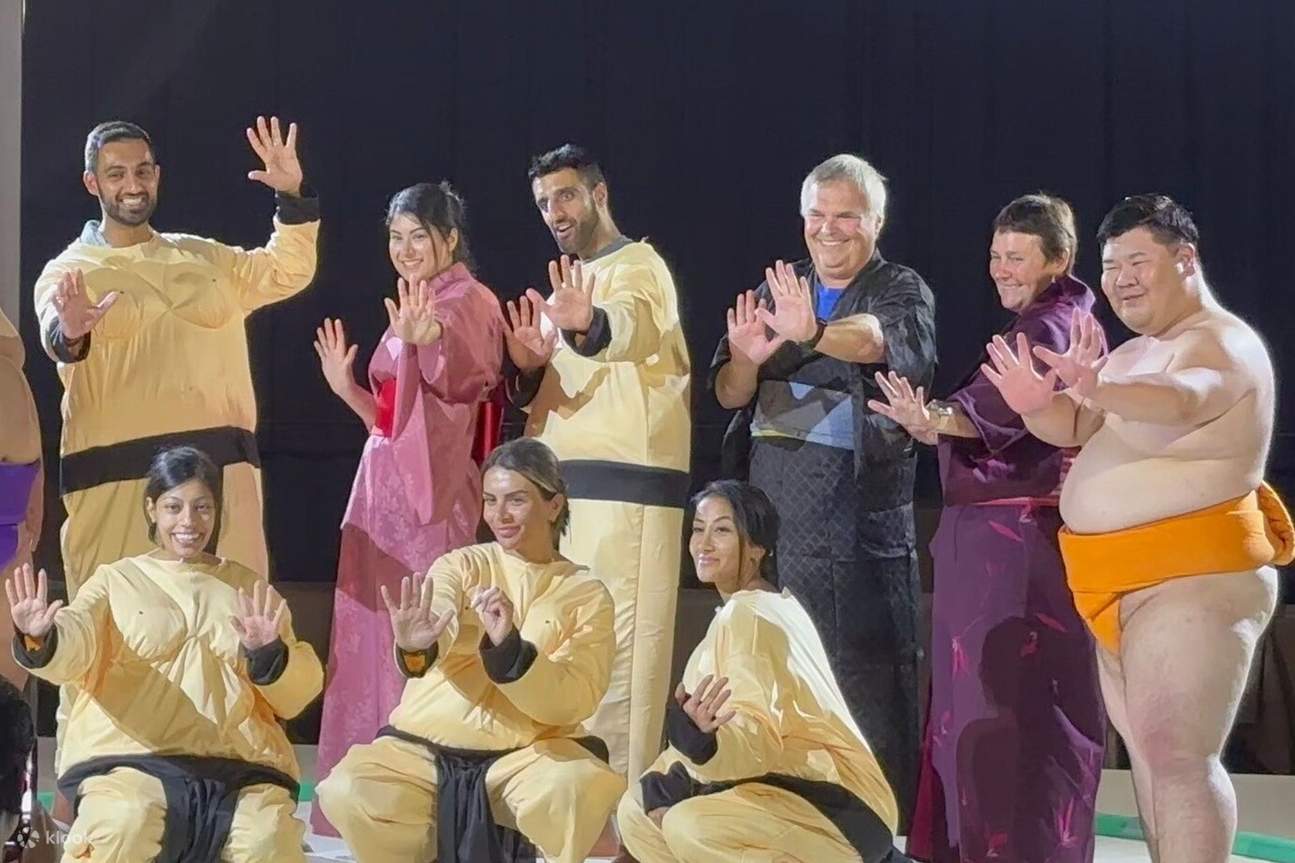 [Osaka] Sumo Show & Experience & Genießen Sie ein Mahl!