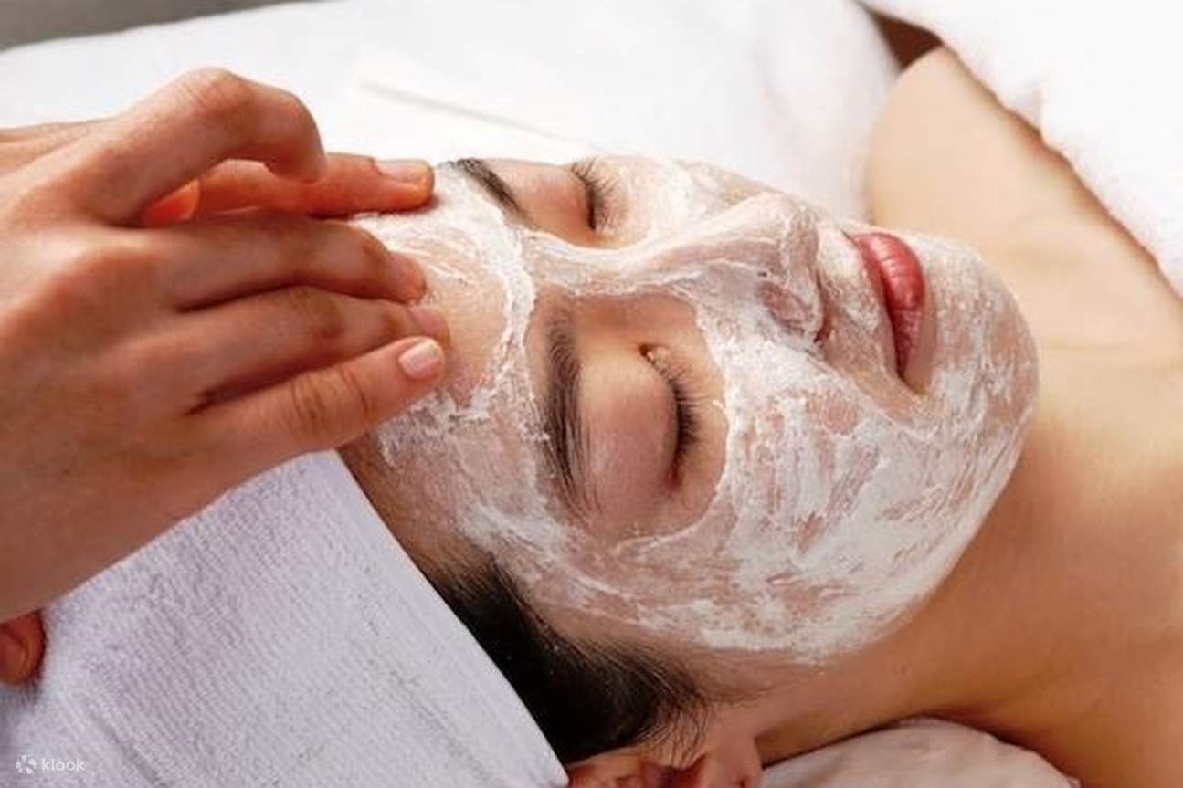 在明洞體驗LEE HEA KYUNG美容按摩護理