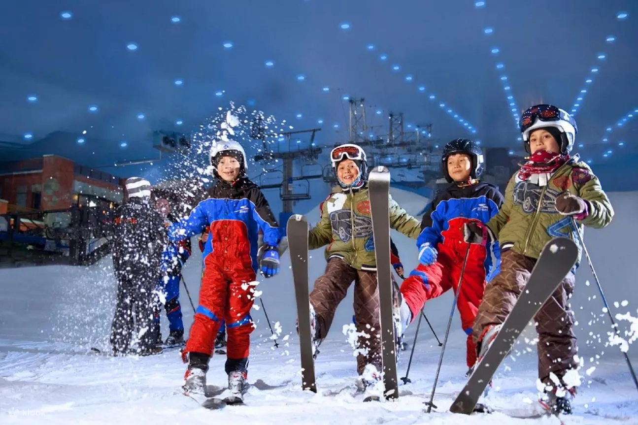 雪地乐园和游乐设施无限畅玩