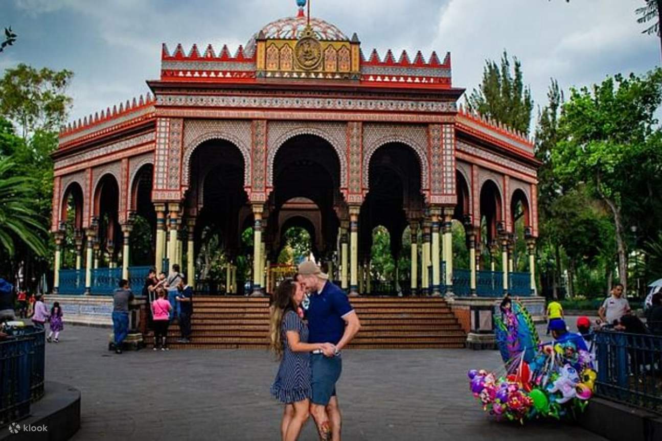 Kiosko Morisco sừng sững, phô diễn vẻ đẹp kiến trúc ngay tại trung tâm Mexico City