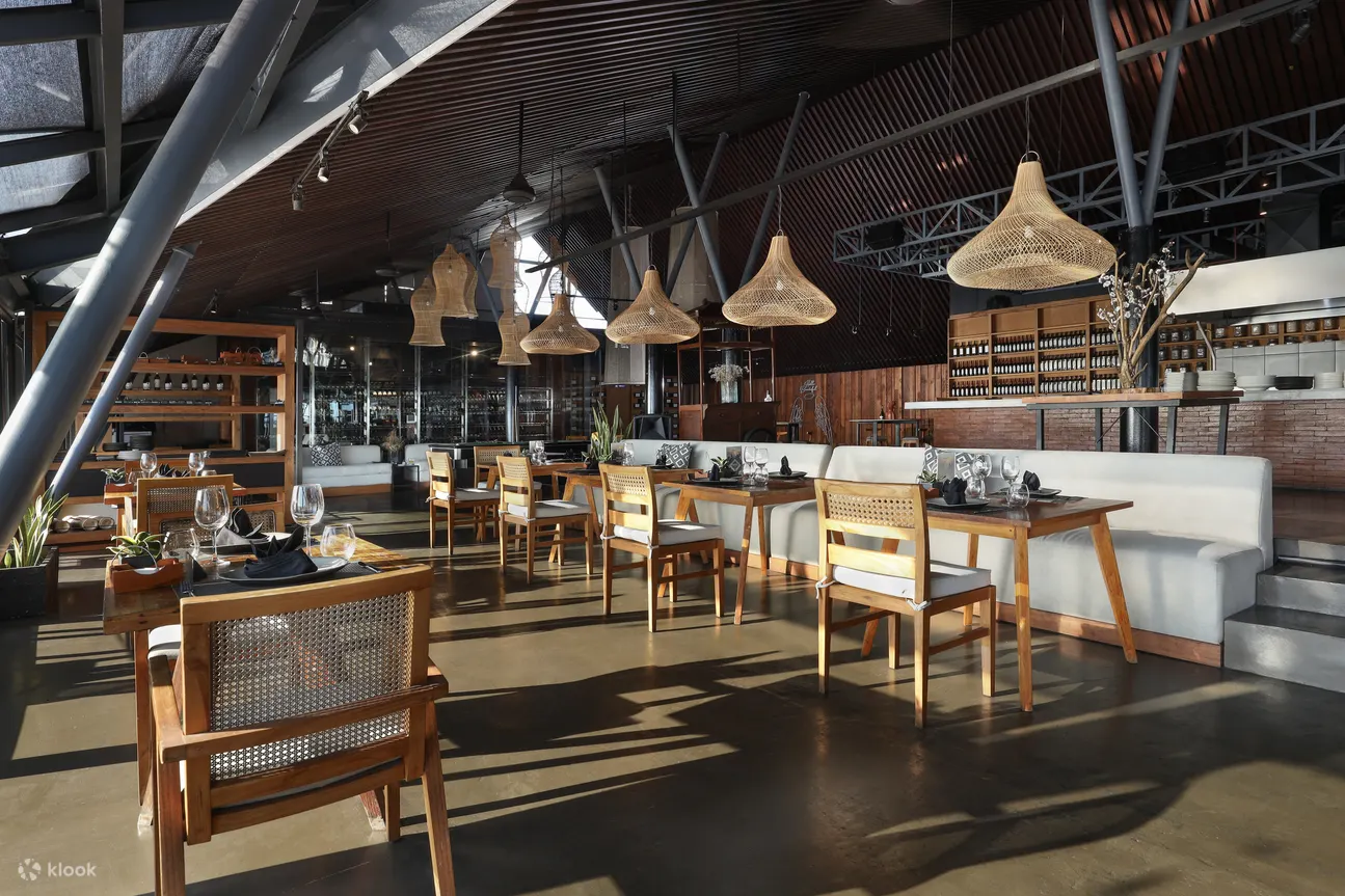 大塞米亚克酒店 MoonLite 厨房和酒吧