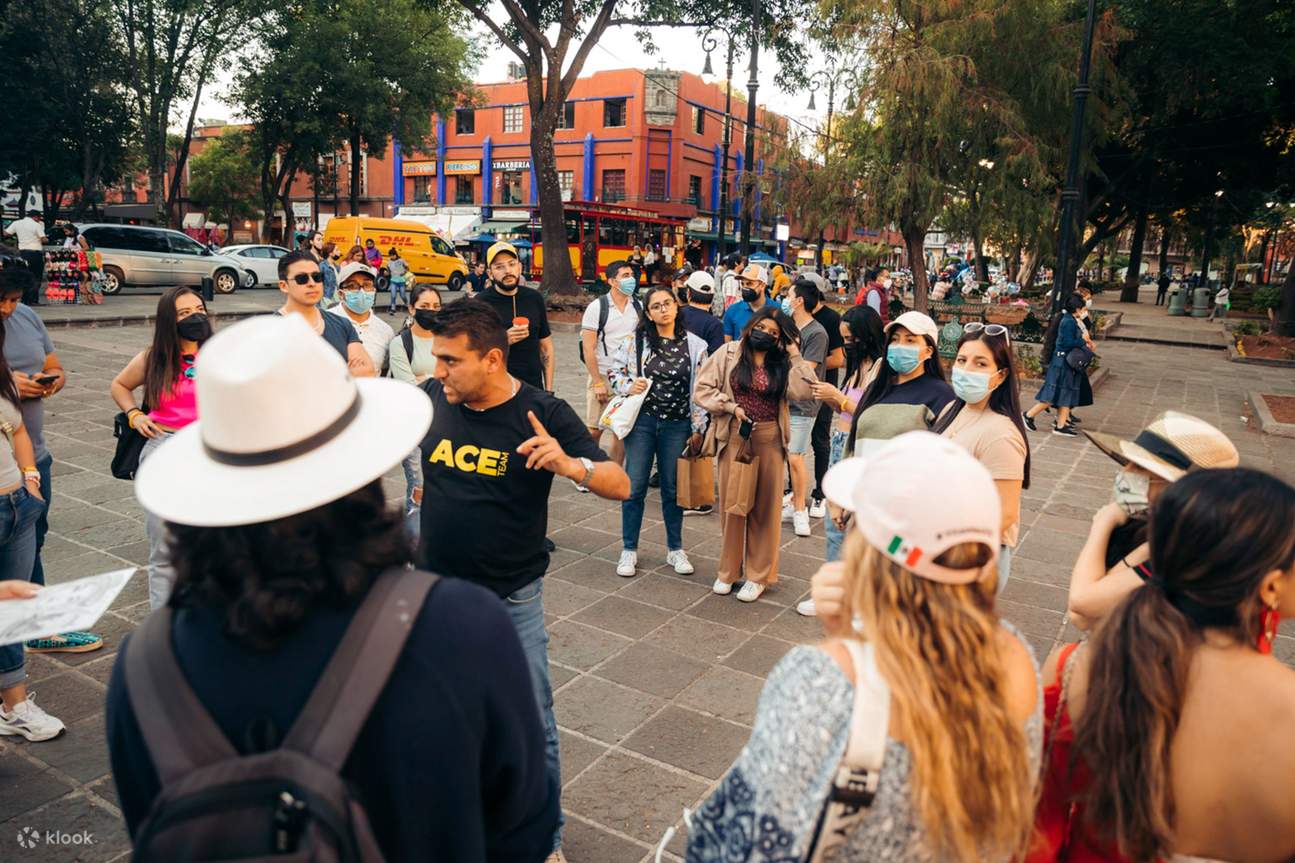 在科约acan (Coyocan) 历史悠久的鹅卵石街道上漫步，感受纯粹的魔力