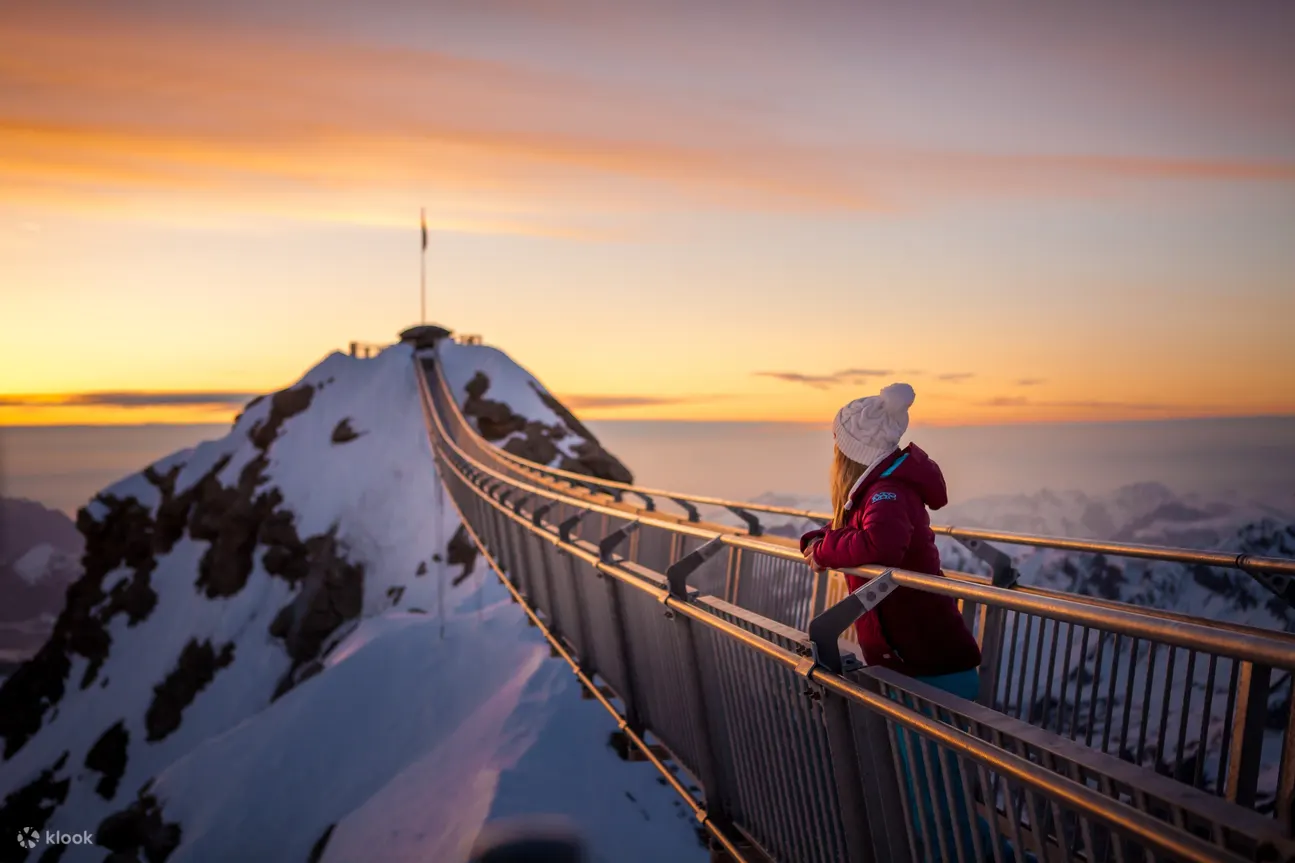 glacier 3000 peak walk connecting mountains