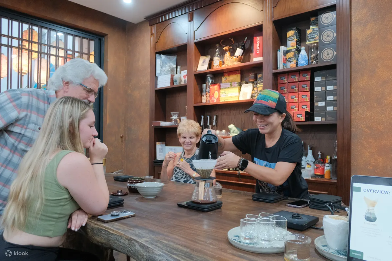 Brews & Bites：河内咖啡工坊提供传统餐点和葡萄酒