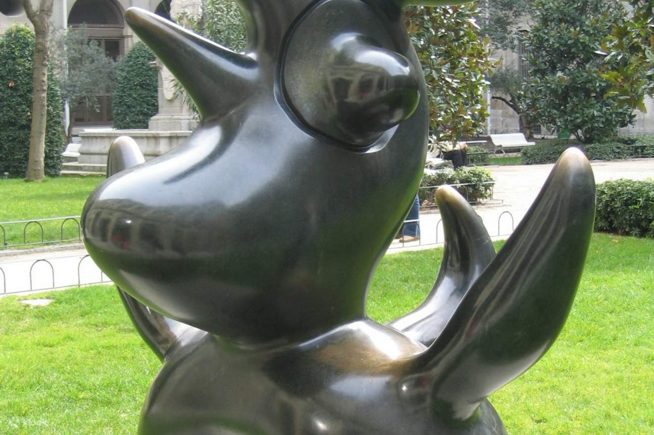 La collezione del museo si concentra principalmente su artisti spagnoli del XX secolo, tra cui Picasso e Miró.