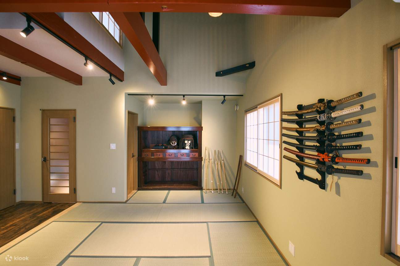 Ninja-Waffenherstellungskurs in einem historischen Herrenhaus in Kyoto