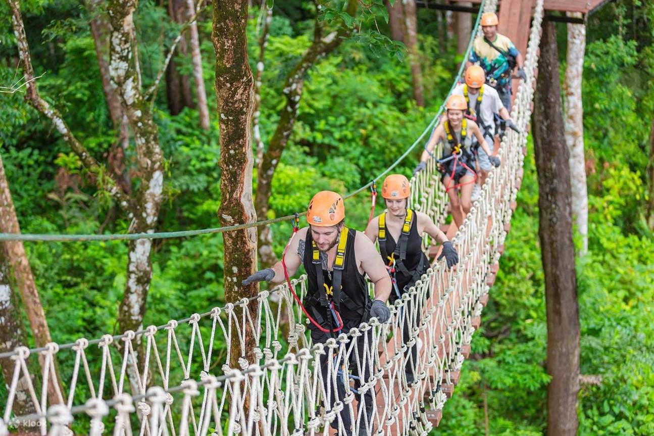 芭东山景高空滑索