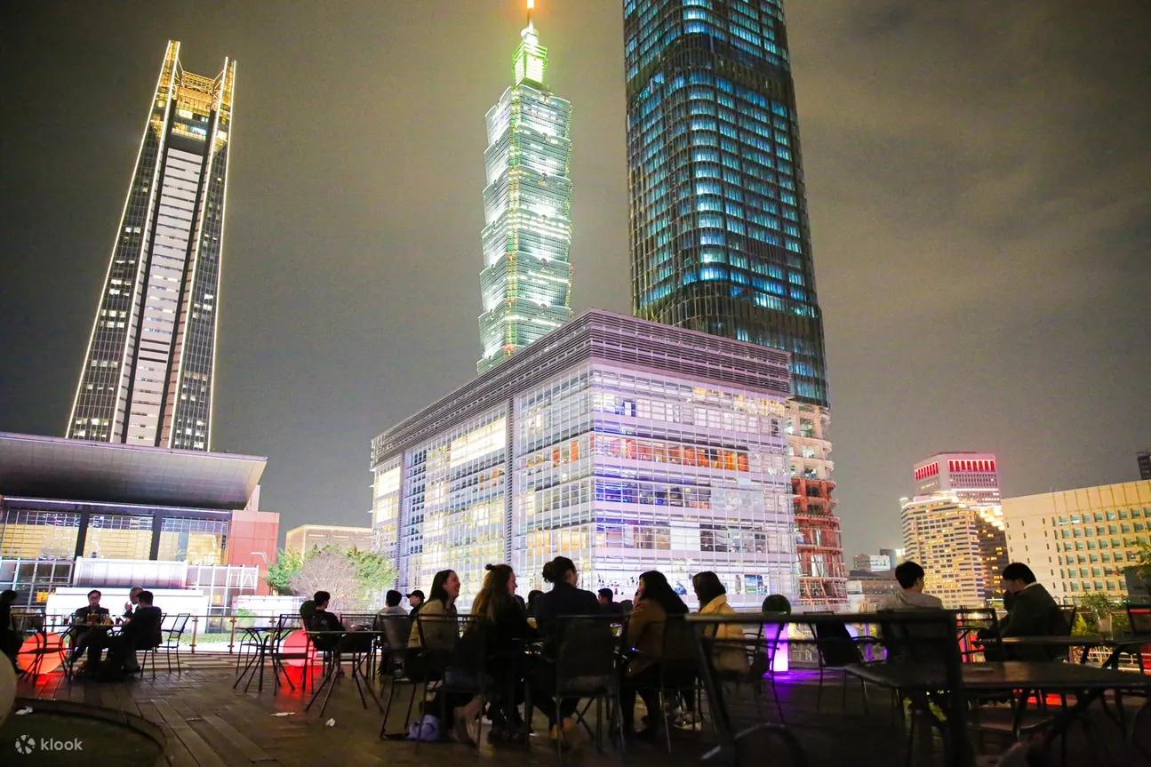 We have two different routes, divided into the classic route for weekends and the Xinyi District route for Wednesdays