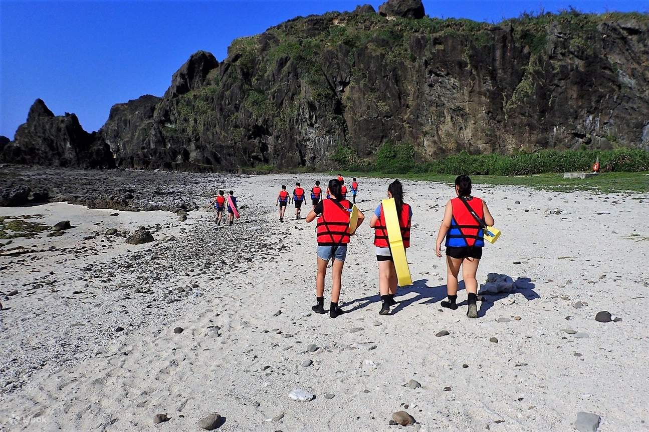 緑島ブルーホール秘境探検ツアー