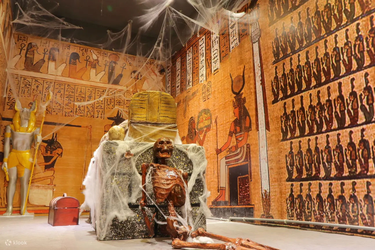 Escape mummy room