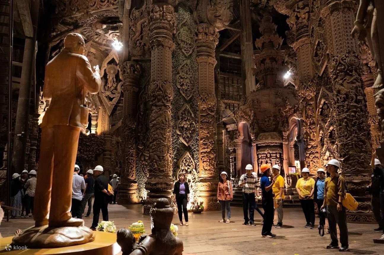 Das Heiligtum der Wahrheit bei Nacht