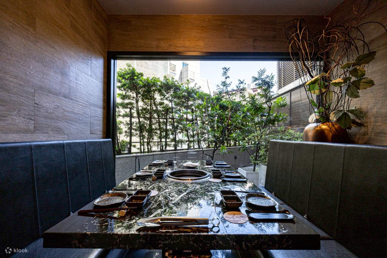 Van BBQ - MRT Zhongxiao Dunhua Station