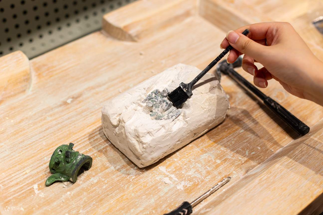 Khai thác hóa thạch khủng long