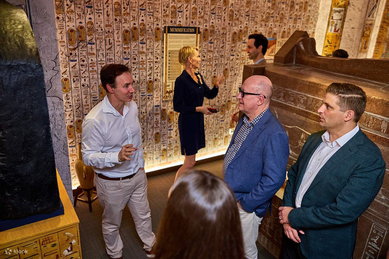 在暮色中探索雄偉的法老陵墓，在導覽的帶領下，揭開凱恩斯陰影下的神秘面紗