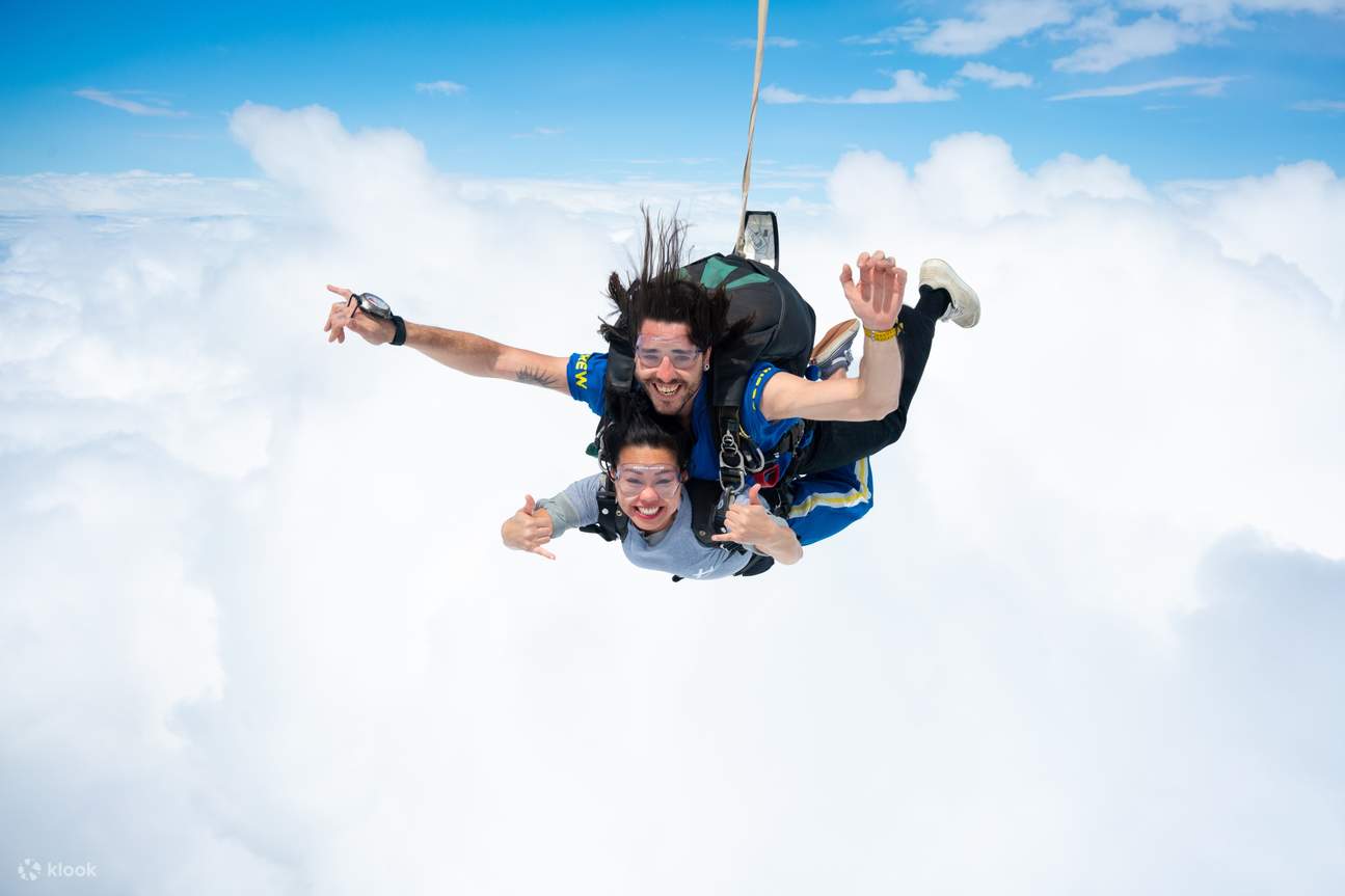 Прыжок с парашютом в тандеме