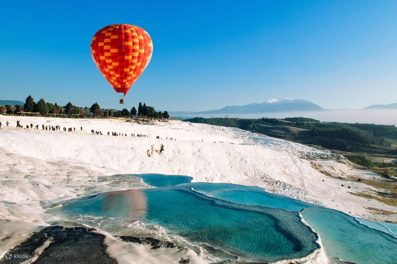 hot air balloon flight in pamukkale