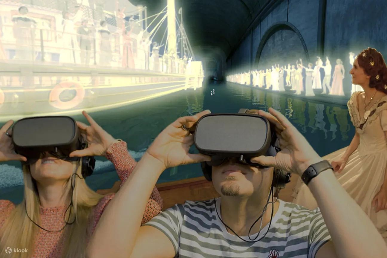 参与者被令人惊叹的 VR 体验所吸引，将茜茜的故事栩栩如生地呈现出来