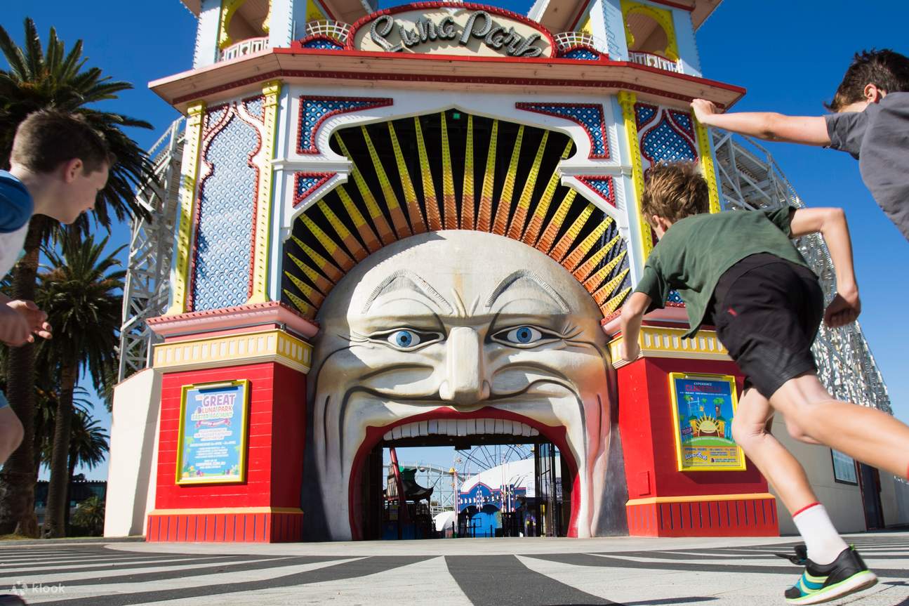 Luna Park Melbourne - Luna Park Melbourne Entry Side View