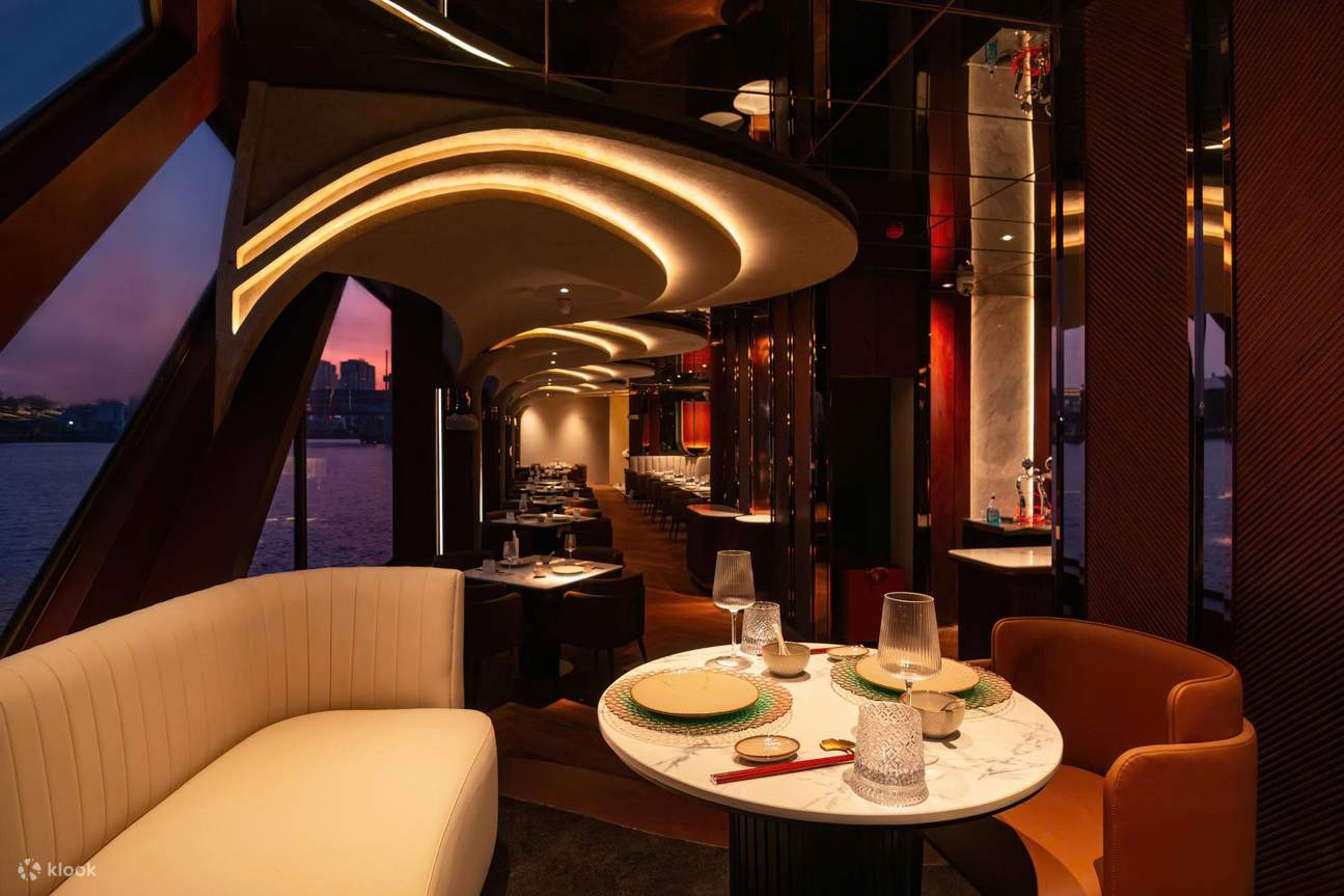 Rasakan Matahari Terbenam di Saigon River dengan Luxury Icon Saigon Cruise