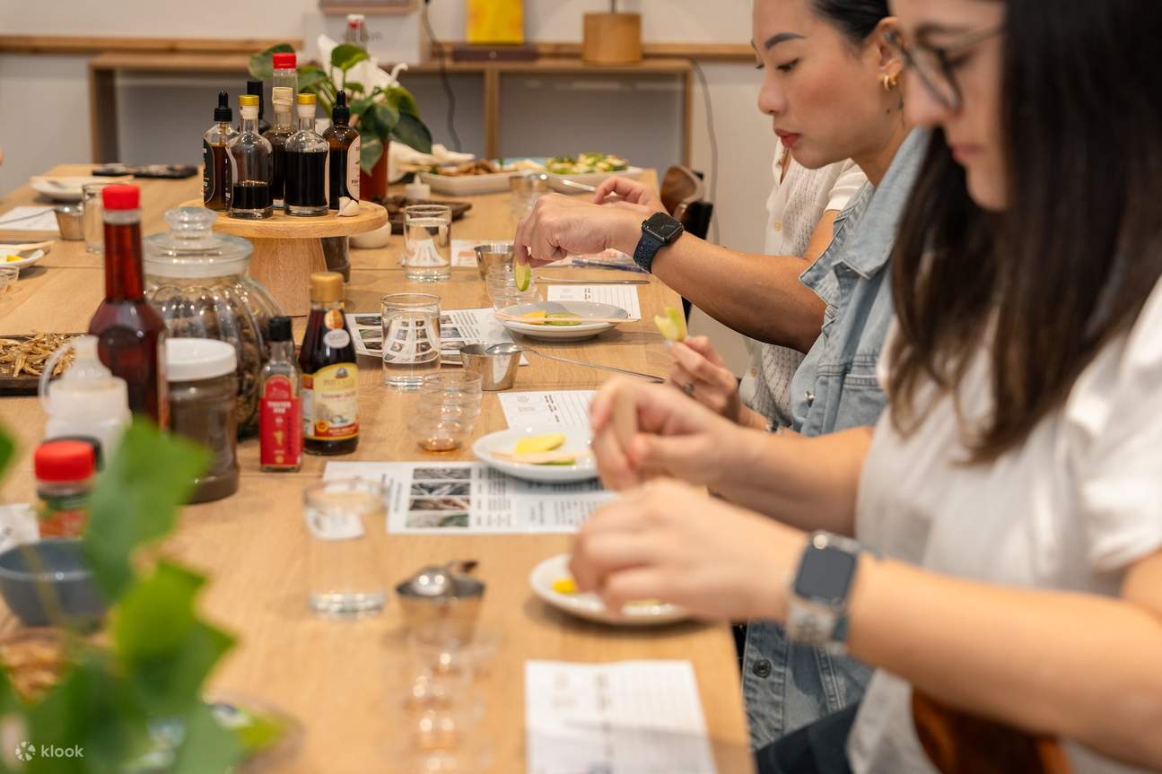 Primera degustación de salsa de pescado artesanal vietnamita en su tipo