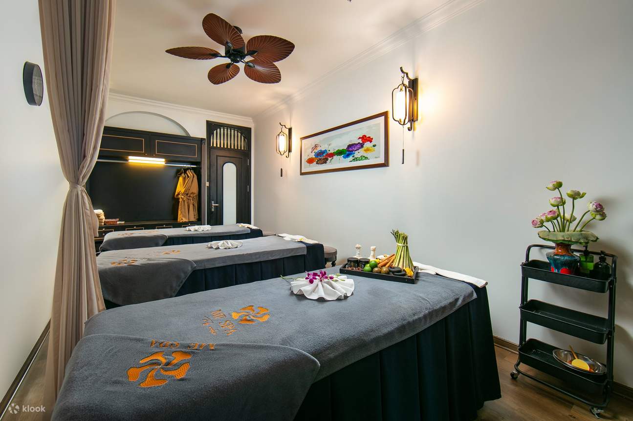 Massage room for couple