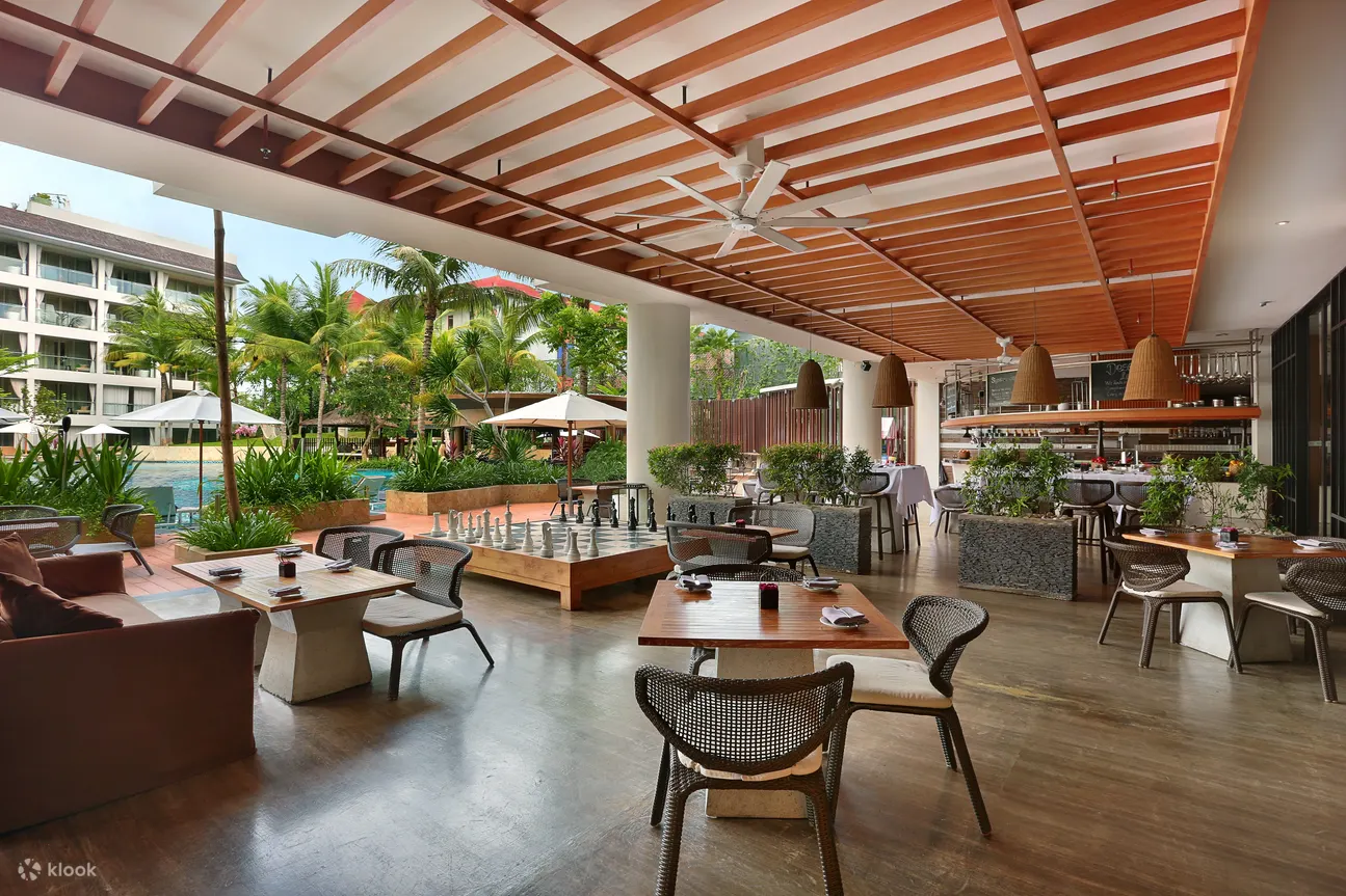 The Stones Hotel - Legian Bali, Autograph Collection 泳池日通行证和用餐体验