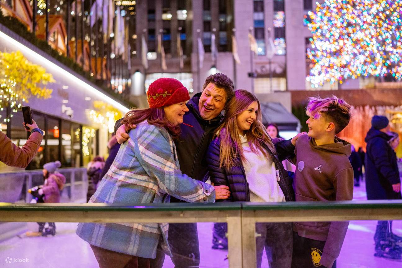 스케이트장에 있는 가족