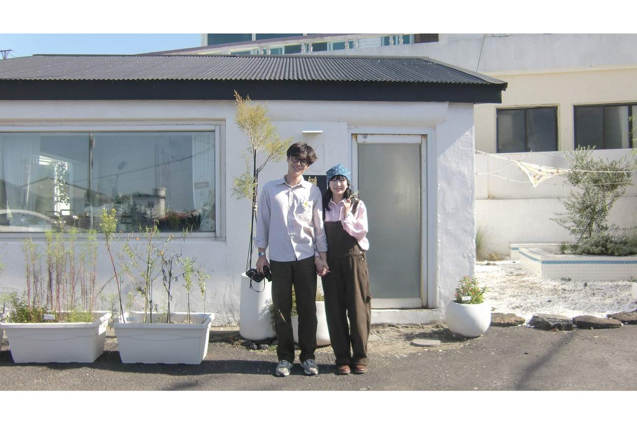 - 포토 앨범 (추가 옵션)
염색 과정 중과 작업 후에 사진을 찍어드립니다. 전문 보정 아티스트가 전체 사진과 보정된 사진 3장을 보내드립니다.