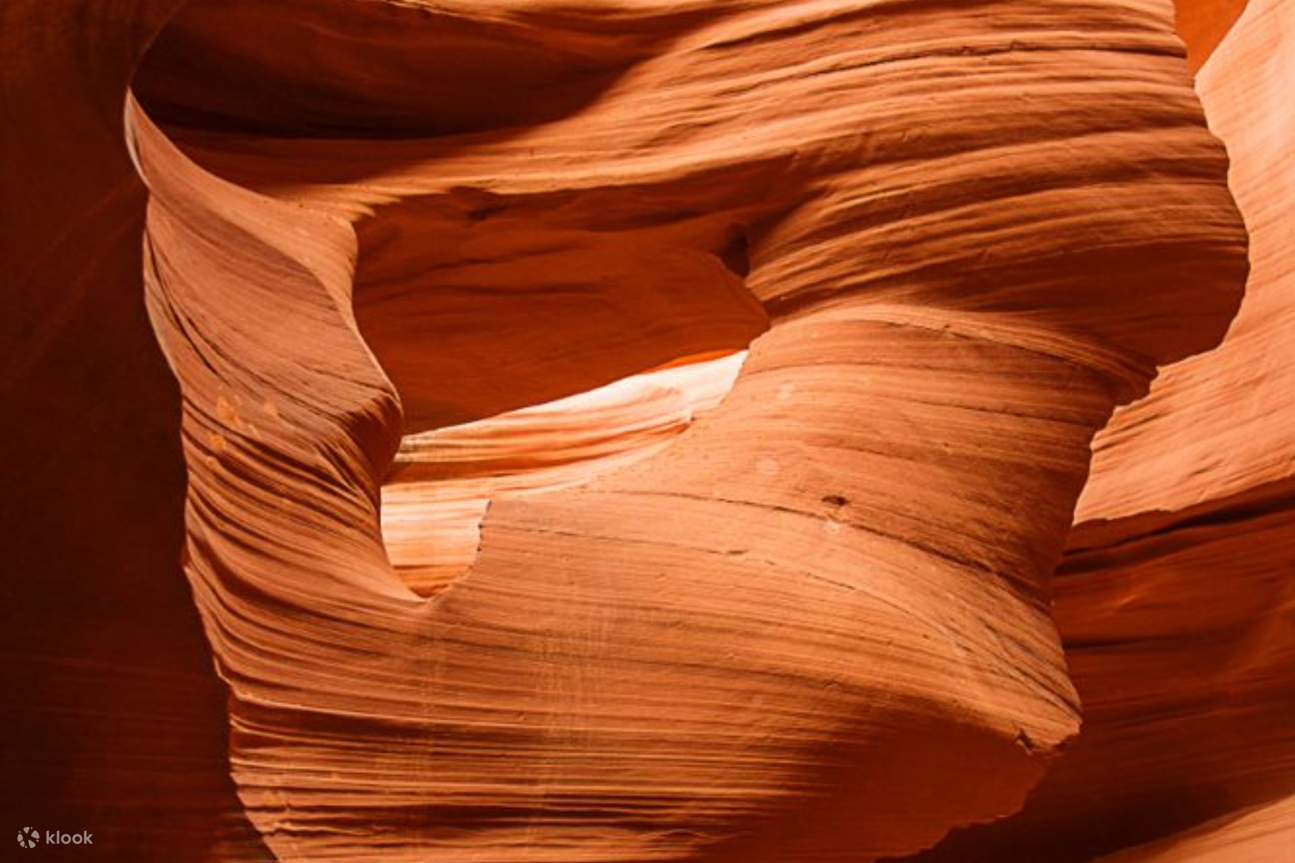 Sentuhan seni alam semula jadi menghasilkan kalidoskop warna di Lower Antelope Canyon