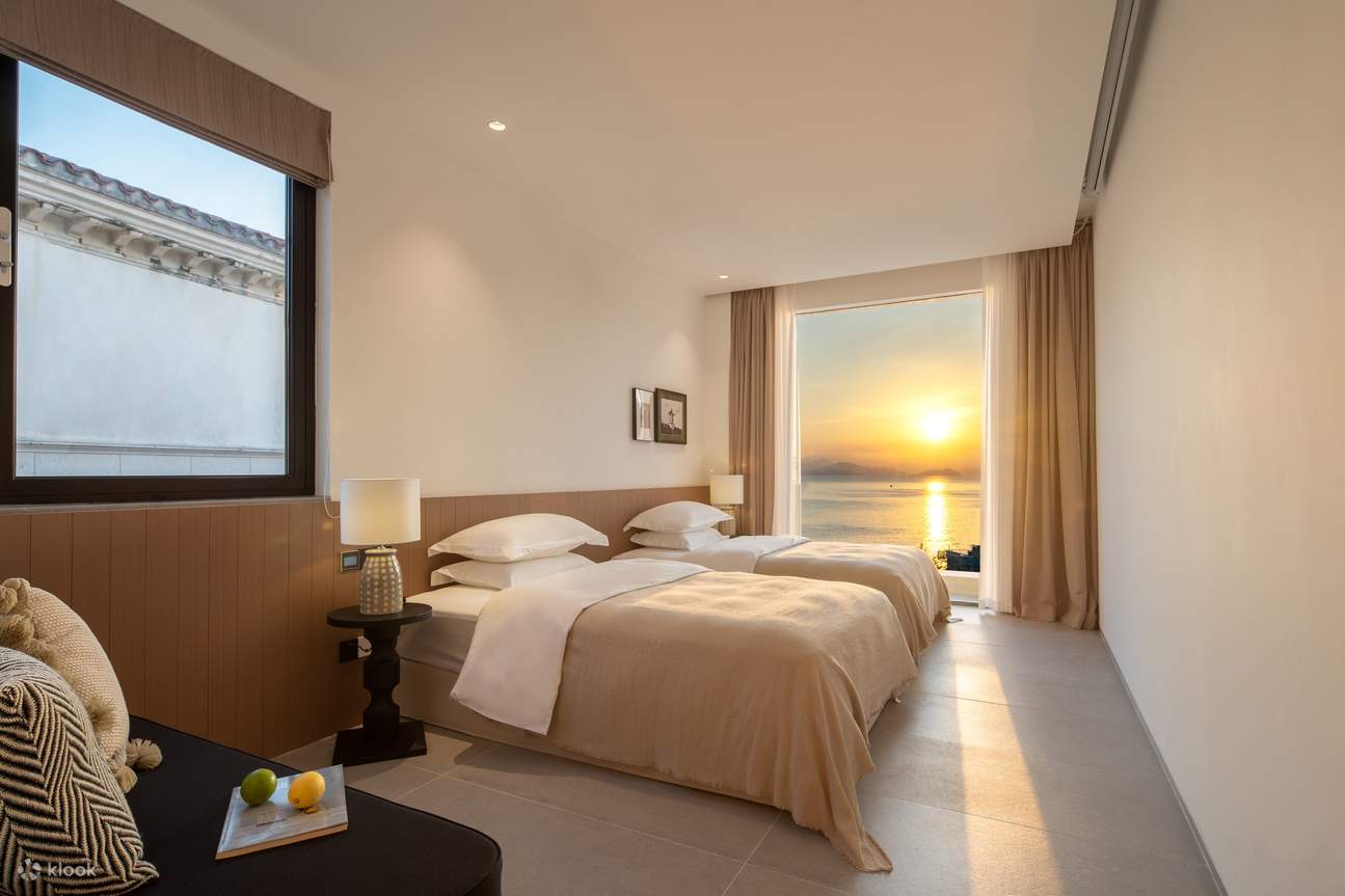 Liyue Sea View Twin Room