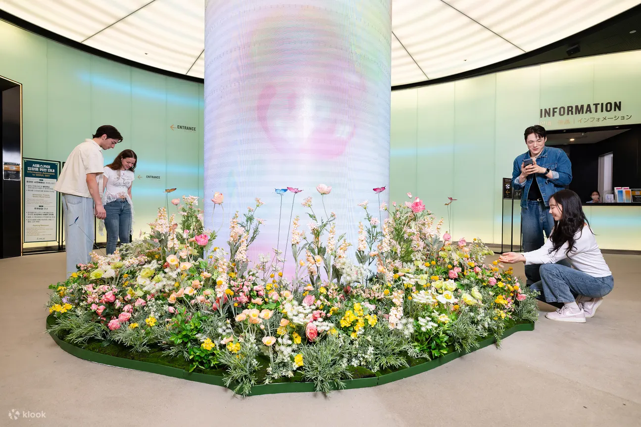 “Blooming Universe Big Flower” – A path where flower rain falls, at Seoul Sky’s main entrance, Flower Rain.