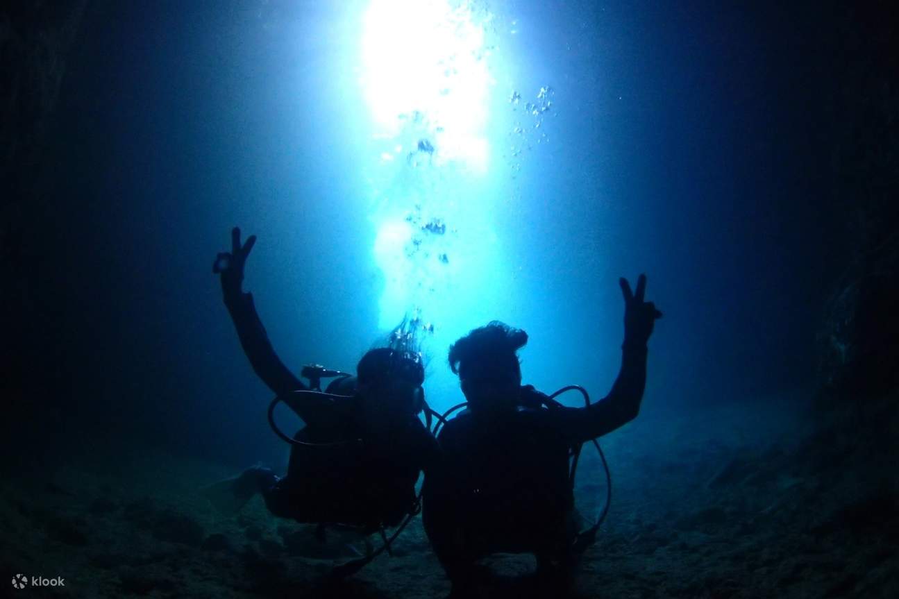 Buceo en la cueva azul
