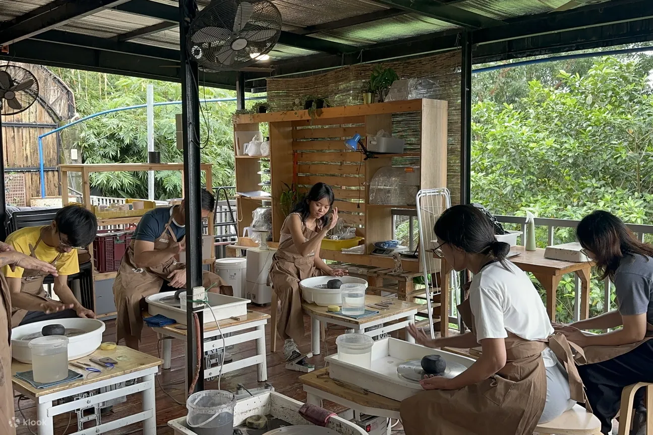 该工作室适合轮椅和婴儿车使用，确保提供包容且舒适的学习环境
