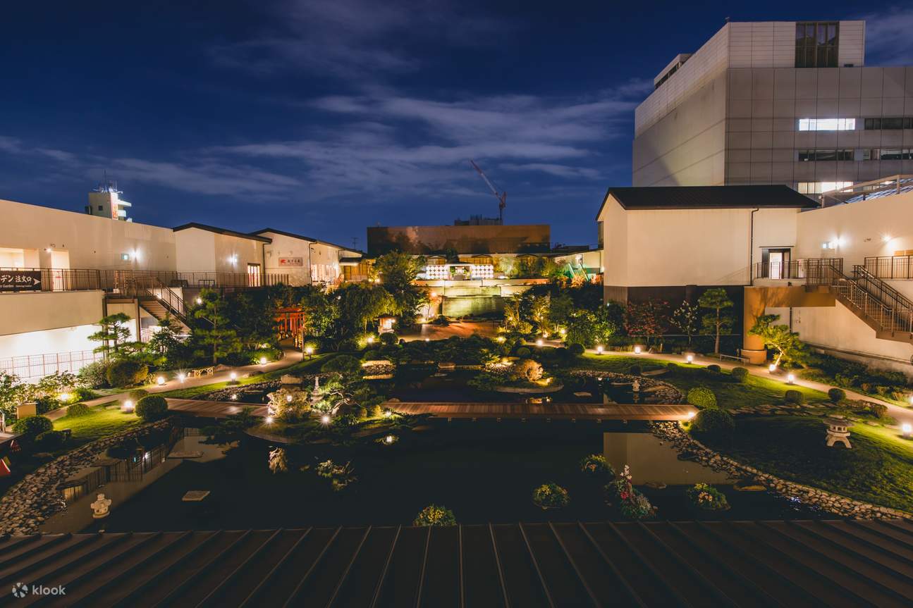 วิวสวนดาดฟ้ายามค่ำคืน