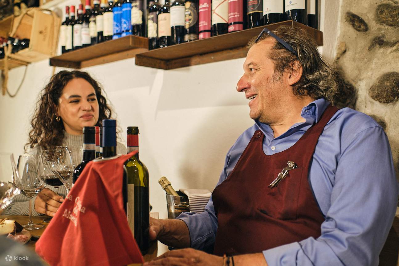 Thử rượu gần Nhà của Juliet, Verona