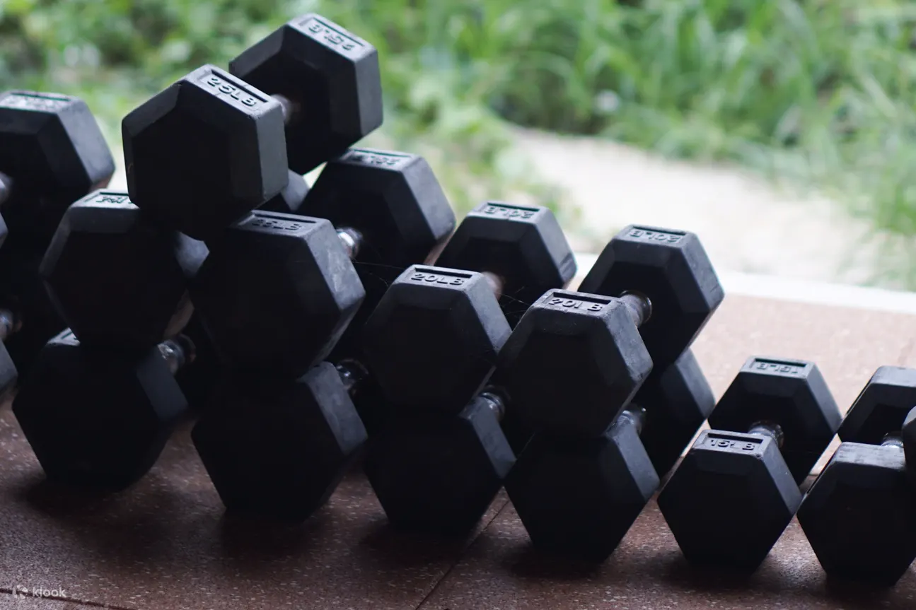 several dumbbells stacked on top of one another