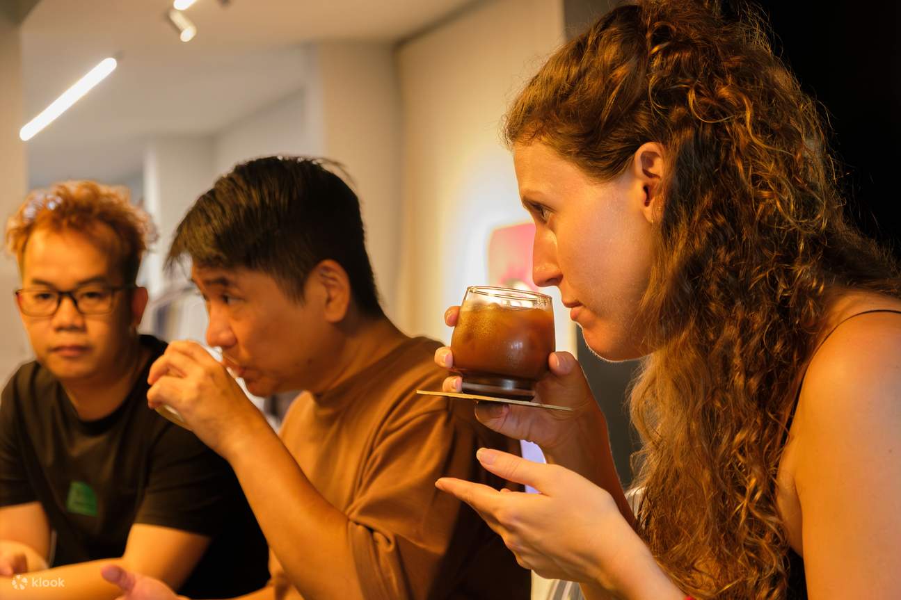 Hanoi: Schlürfen & Genießen – Ein kultureller Spaziergang mit Kaffee und Streetfood