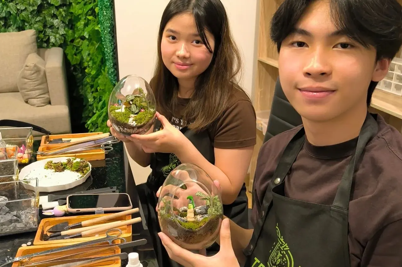 雅加达玻璃容器私人工作坊