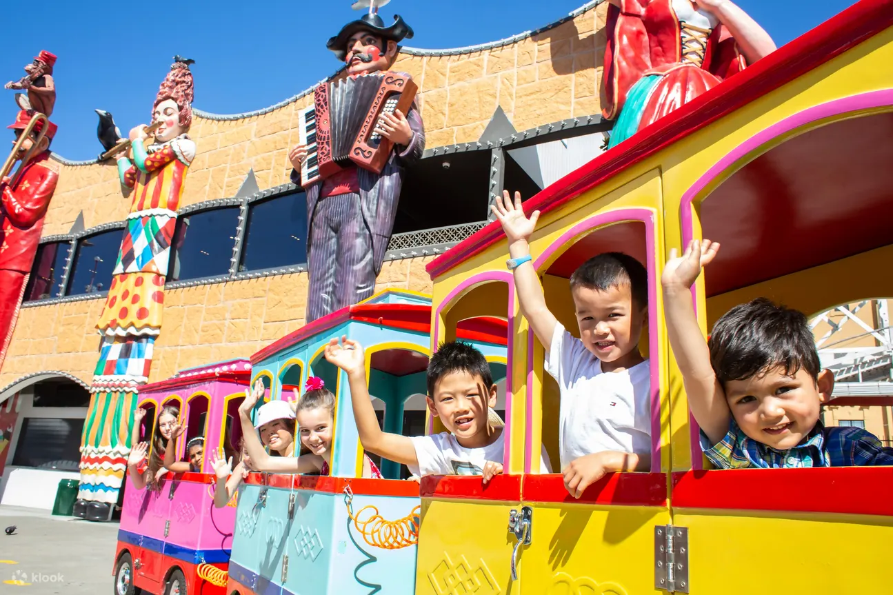 墨爾本月神公園 - 墨爾本月神公園火車