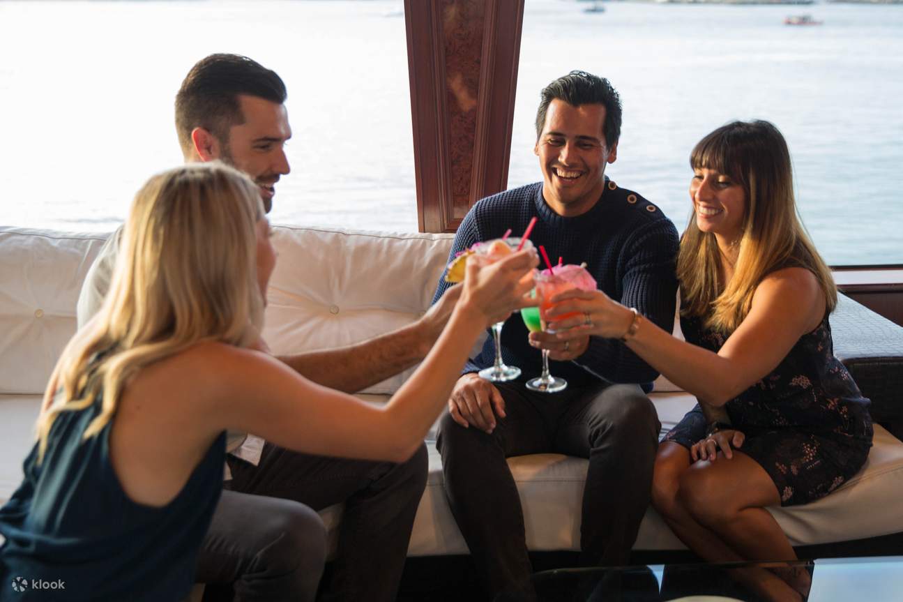 Freitags Feuerwerk & Cocktail-Fahrt