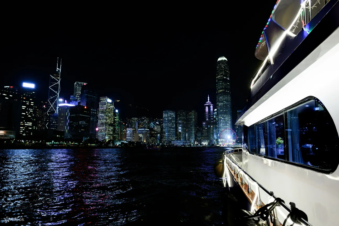 香港星光夜游 西式豪华游艇畅游维多利亚港