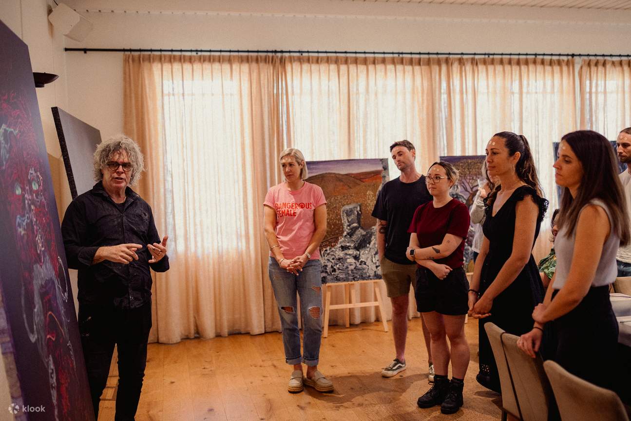 Tour por la Galería de las Primeras Naciones Australianas con Birrunga Wiradyuri