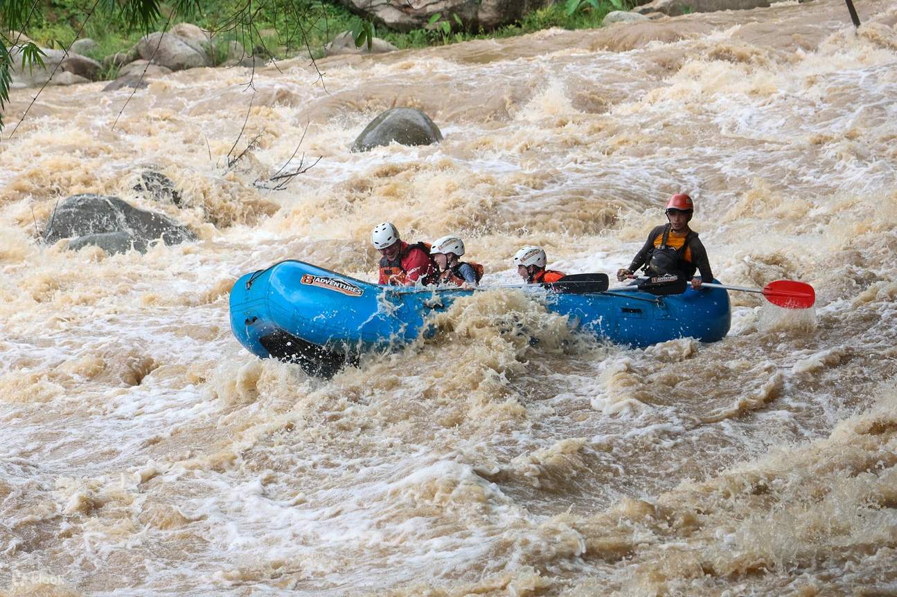 Trải Nghiệm Đi Bè Phao Với 8Adventures