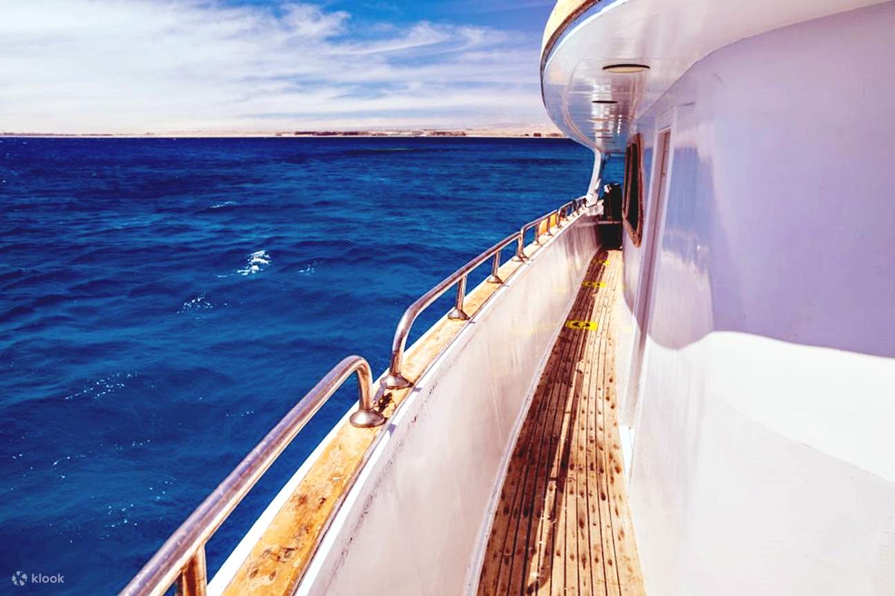 Sahl Hasheesh: Diving or Snorkeling Boat Trip with Lunch