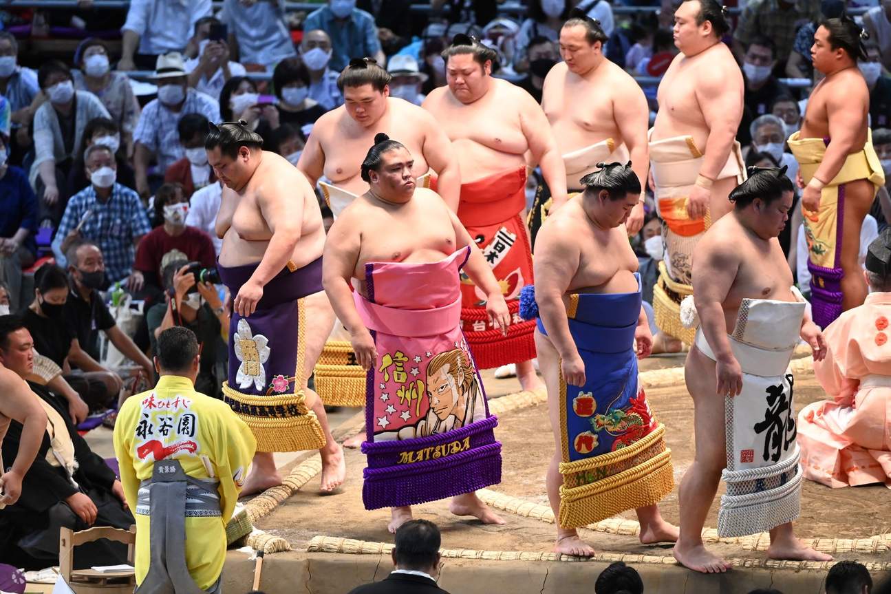 Sumo Wrestling Watching and Misokatsu Yabaton Join In Half Day Walking