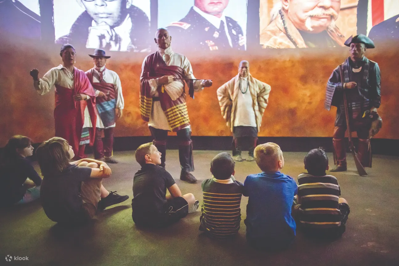 Children looking at the Oneida figures