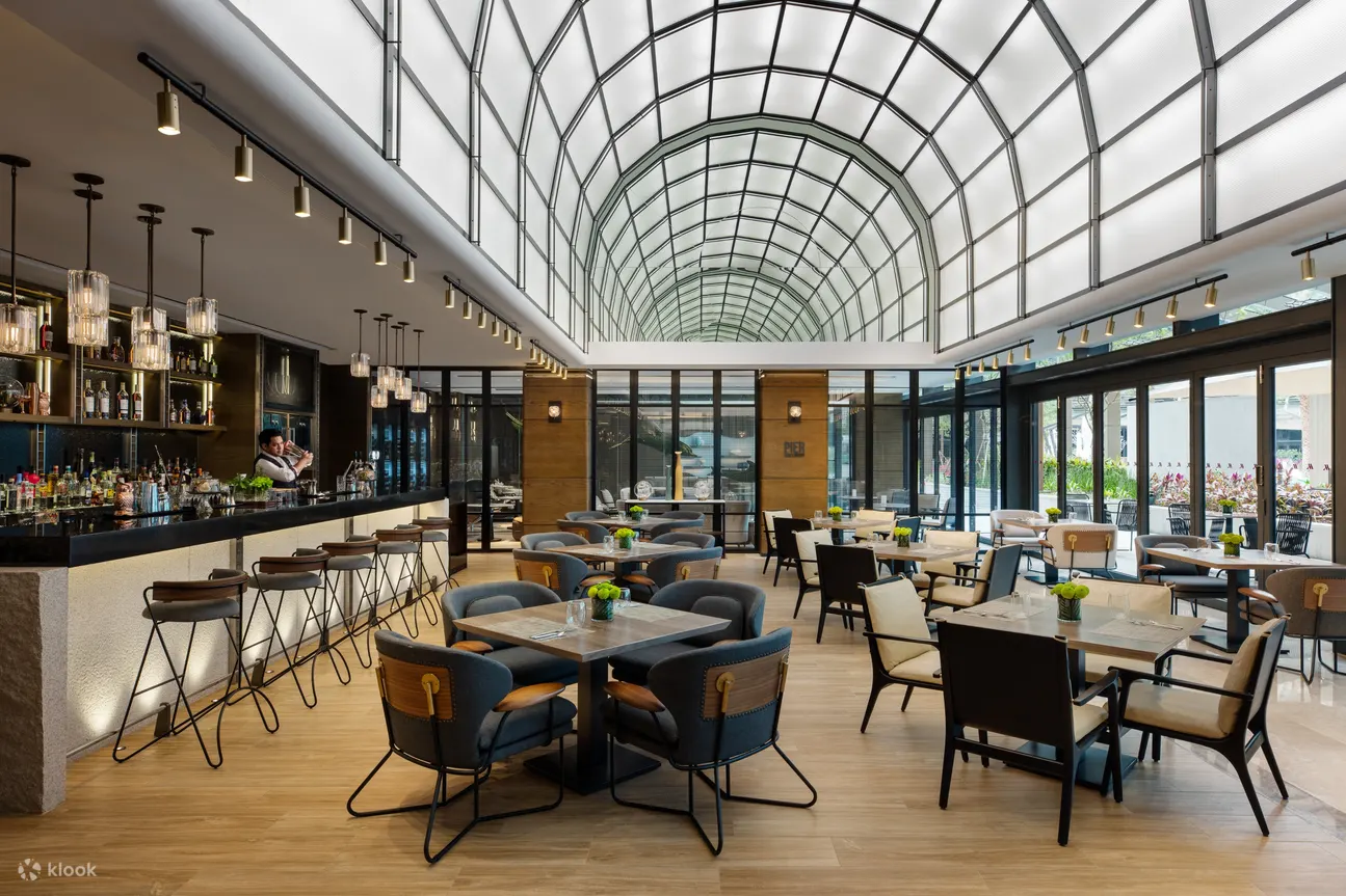 Pier Lounge