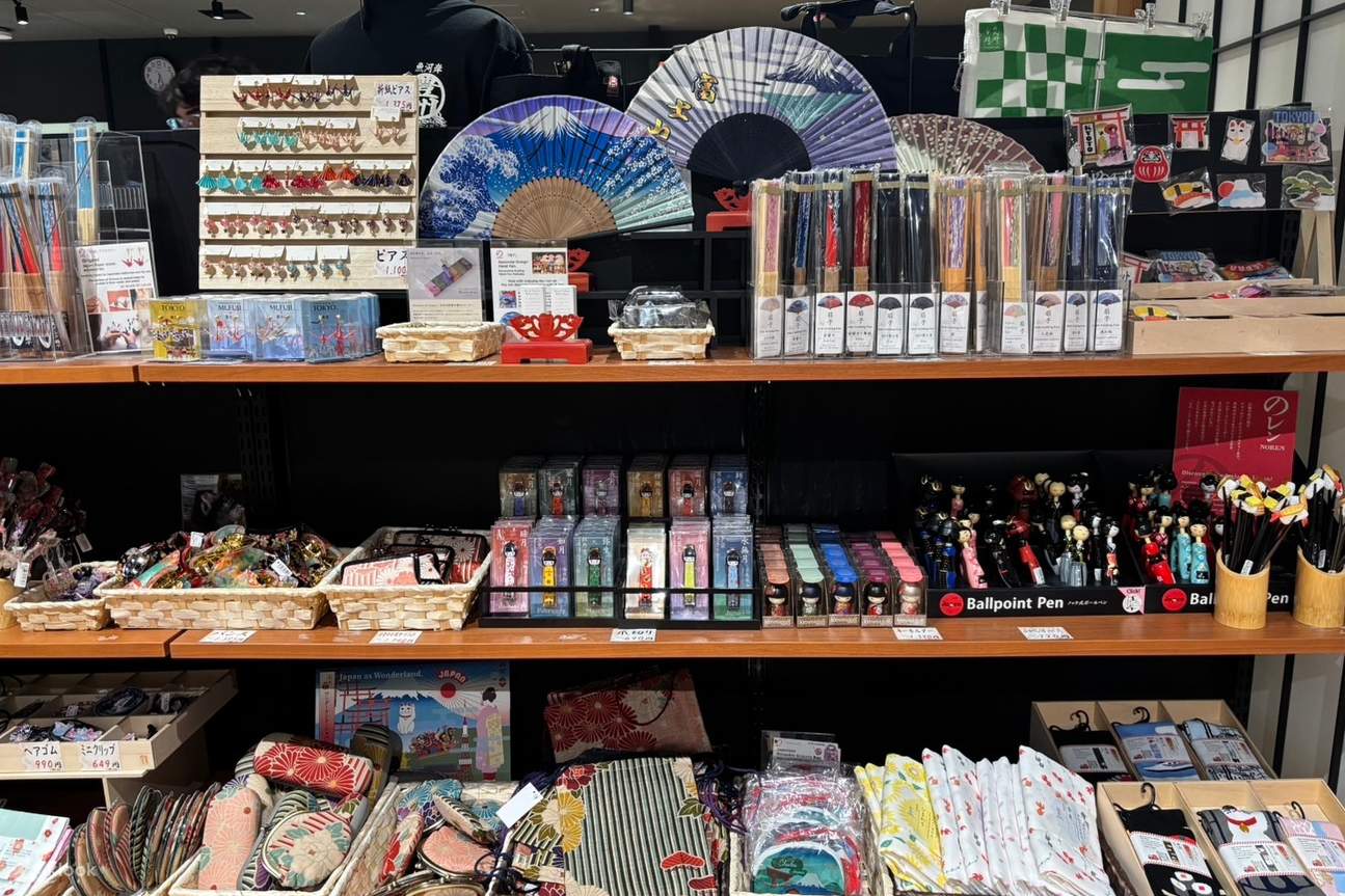 บริการแช่ออนเซ็นที่ Senkyaku Banrai Toyosu Manyo Club ในโตเกียว 